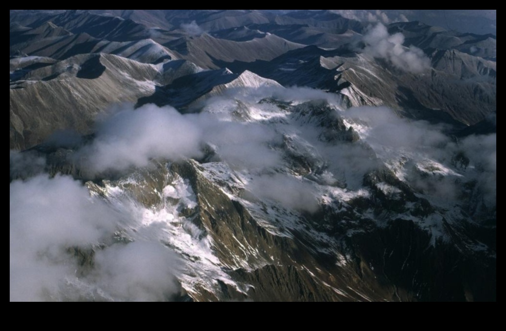 Majestatea Muntelui: vârfuri și văi în peisaje alpine